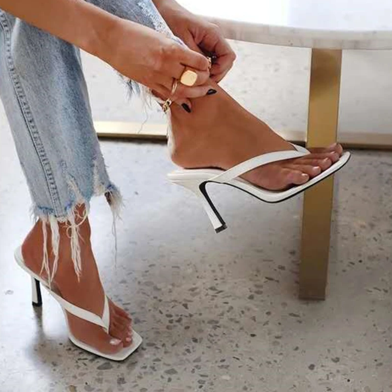 Ankle Strap Heels - Stylowe damskie klapki na obcasie czarne