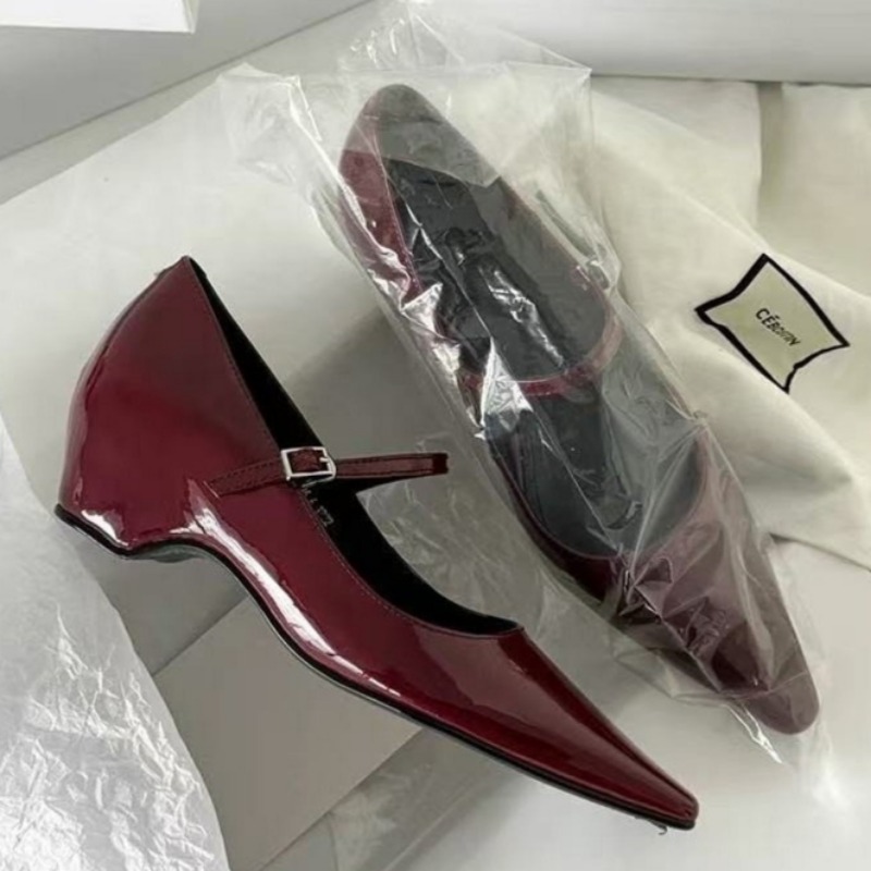 Women'S Shoes In Fashion - Nowe eleganckie buty damskie na koturnie