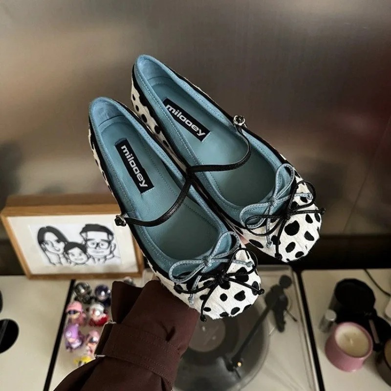 Women'S Shoes In Fashion - Baletki z płaską podeszwą i zaokrąglonym