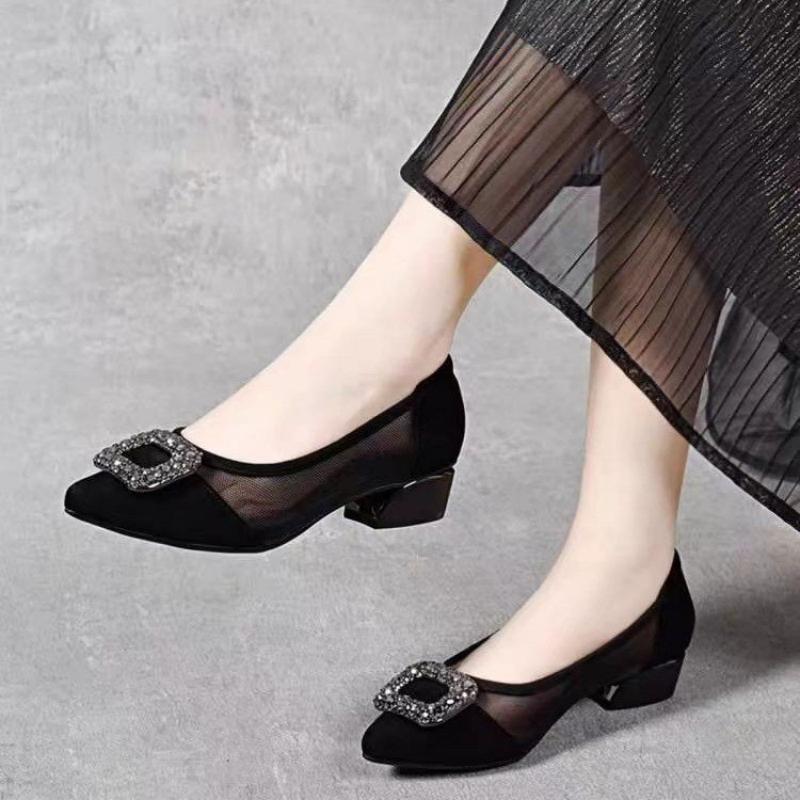 Women'S Shoes In Fashion - Eleganckie czółenka z ostrym noskiem, siateczkowym