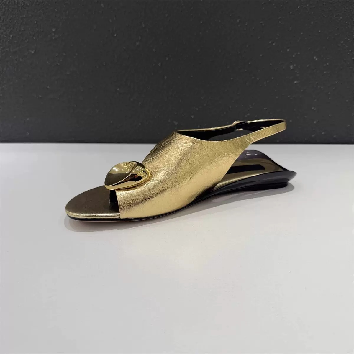 Damskie metaliczne sandały na  – Thong Flat Sandal recenzja i cena