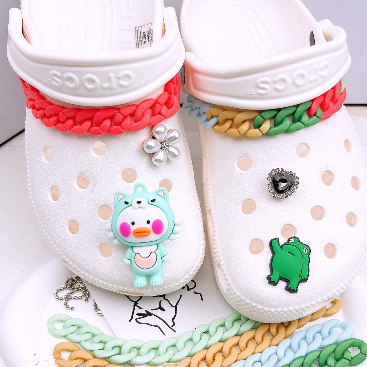 Modny, uniwersalny łańcuszek d – Women'S Shoes Crocs recenzja i cena