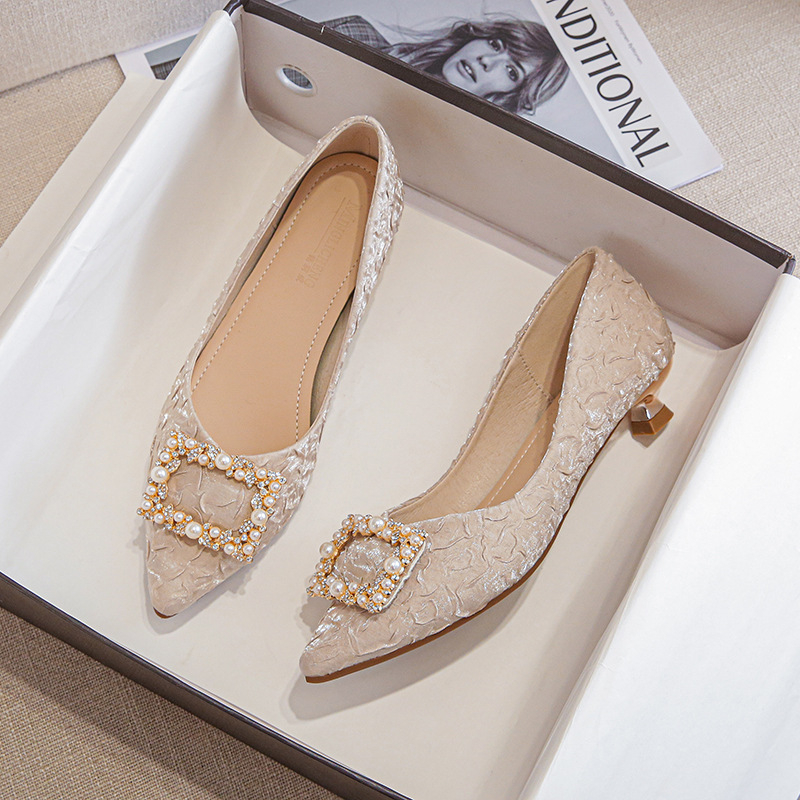 Szpilki z satyny o fakturze ko – Ankle Strap Heels recenzja i cena
